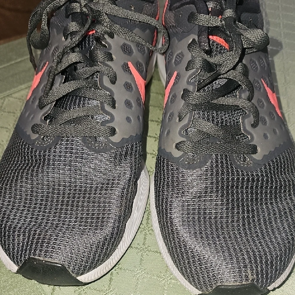 Nike Downshifter 7 Women's Grey And Coral Running Sneakers Size 8W